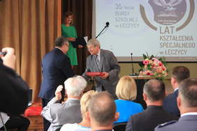 Pokaż zdjęcie: przemówienia i gratulacje zaproszonych gości 