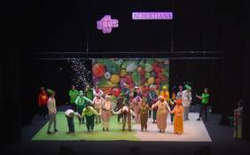 Pokaż zdjęcie: Występ Teatru "Radwanek"