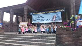 Pokaż zdjęcie: Paraspartakiadę uświetniły występy artystyczne 