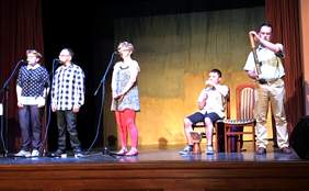 Występy artystyczne na scenie