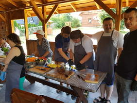 Pokaż zdjęcie: Uczestnicy spotkania w Radawie w ramach "Zajęć klubowych w WTZ"