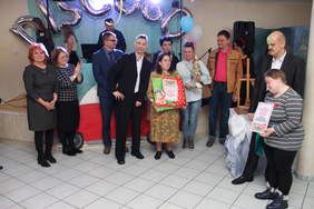 Pokaż zdjęcie: uczestnicy balu integracyjnego 