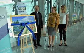 Pokaż zdjęcie: Od lewej: Ks. dr Franciszek Ślusarczyk, Dyrektor Marta Mordarska oraz Dyrektor Monika Kolasa