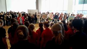 Pokaż zdjęcie: Uroczystość otwarcia wystawy „Gdy w sercu kwitnie muzyka" w Centrum Handlowym Avenida w Poznaniu