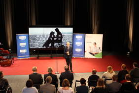 Pokaż zdjęcie: Krzysztof Michałkiewicz Prezes Zarządu PFRON oraz zaproszeni goście