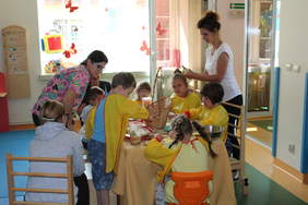 Pokaż zdjęcie: Uczestnicy projektu „Rehabilitacja społeczna dzieci i młodzieży szansą na samodzielność”