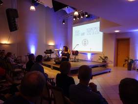 Pokaż zdjęcie: Otwarcia uroczystości dokonała kierownik WTZ Iwona Pietraszkiewicz