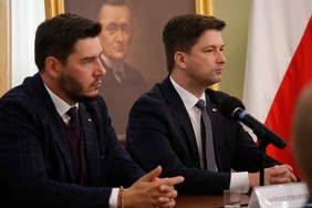 Pokaż zdjęcie: Posłowie na Sejm RP Sylwester Tułajew i Dariusz Stefaniuk LUW