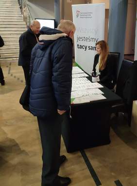 Pokaż zdjęcie: Stoisko informacyjne Oddziału Małopolskiego PFRON