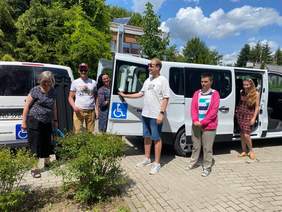Pokaż zdjęcie: Bus do przewozu osób z niepełnosprawnościami
