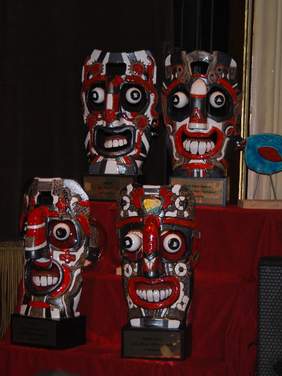 Pokaż zdjęcie: Maski - nagrody dla Laureatów