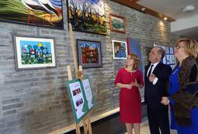 Pokaż zdjęcie: Od lewej: Joanna Walter –Prezes Zarządu, PBM Południe Tour sp. z o.o., Marek Pławiak – Starosta Nowosądecki oraz Marta Mordarska - Dyrektor OM PFRON