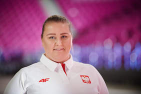 Pokaż zdjęcie: Marzena Zięba - podnoszenie ciężarów w stroju z kolekcji olimpijskiej