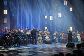 Pokaż zdjęcie: Zbigniew Górny wraz z orkiestrą