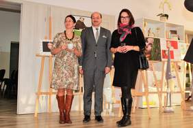 Pokaż zdjęcie: Burmistrz Recza Wiesław Łoński, Kierownik ŚDS Małgorzata Śmiechowska oraz przedstawiciel PFRON Eliza Rychlicka