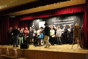 Pokaż zdjęcie: Uroczyste obchody Światowego Dnia Osób Niepełnosprawnych w Końskowoli