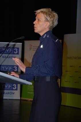 Pokaż zdjęcie: Asp.szt. Barbara Leśniak - specjalista Zespołu ds. Prewencji Kryminalnej Nieletnich i Patologii Wydziału Prewencji Komendy Miejskiej Policji w Nowym Sączu