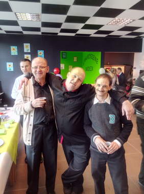 Podopieczni stwoarzyszenia Nadzieja z Rudy Śląskiej podczas otwarcia nowej siedziby