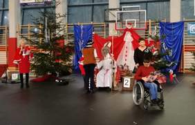 Pokaż zdjęcie: Rozdanie nagród zawodnikom z niepełnosprawnościami 