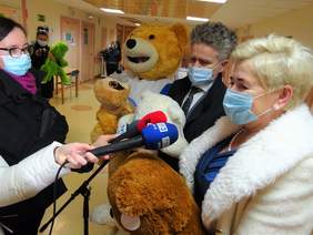 Pokaż zdjęcie: Konferencja prasowa Irena Marcisz wójt gminy Łopuszno, oraz senator Krzysztof Słoń.