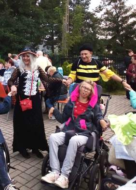 Pokaż zdjęcie: Uczestnicy Pożegnania Lata w Bajkowych Klimatach