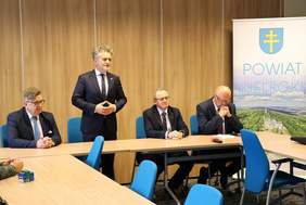 Pokaż zdjęcie: Senator Krzysztof Słoń zabiera głos