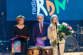 Pokaż zdjęcie: Marta Mordarska-Dyrektor Małopolskiego Oddziału PFRON, Józef Gawron-Radny Sejmiku oraz Anna Pieczarka - Członek Zarządu Województwa Małopolskiego