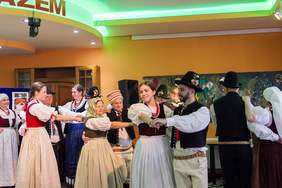 Pokaż zdjęcie: Występ Zespołu Pieśni i Tańca Bestwina