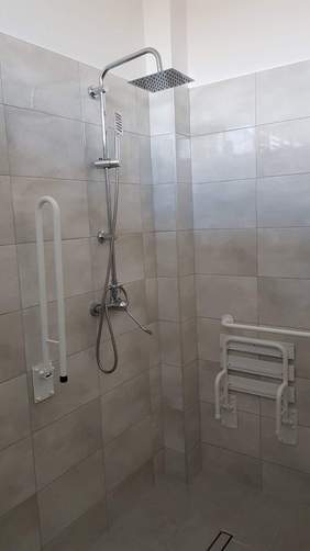 Pokaż zdjęcie: wyremontowana łazienka w SOSW w Dębnie 