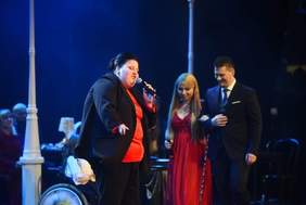 Pokaż zdjęcie: Koncert piosenek francuskich z okazji Dnia Godności Osób z Niepełnosprawnościami w Operze Nova w Bydgoszczy