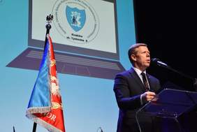 Pokaż zdjęcie: Nadanie odznaczeń Państwowych przez Wojewodę Piotra Ćwika