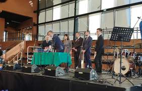 Pokaż zdjęcie: Wręczenie odznaczeń osobom szczególnie zasłużonym