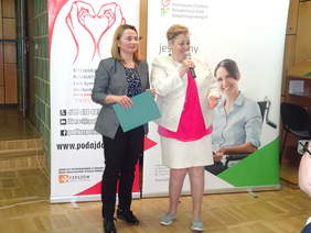 Od lewej Agnieszka Capińska oraz Jolanta Fień Prezes Koła "Podaj Dalej"