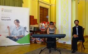 Pokaż zdjęcie: Artyści