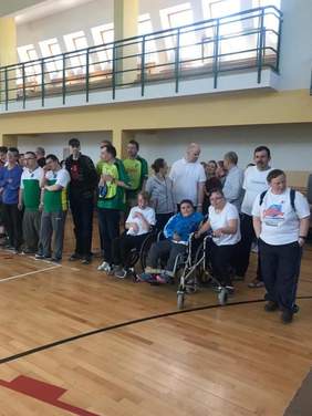 Pokaż zdjęcie: Uczestnicy i kibice podczas Turnieju