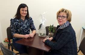 Pokaż zdjęcie: od lewej: Ewa Przybyło – burmistrz Rabki-Zdrój oraz Marta Mordarska – dyrektor Małopolskiego Oddziału PFRON