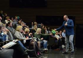 Pokaż zdjęcie: Konferencja (NIE)DYREKTYWNIE w charakterze warsztatów