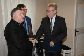 Pokaż zdjęcie: Podziękowania za współpracę dla Jerzego Dębskiego Dyrektora Oddziału Lubelskiego PFRON 