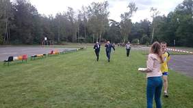 Pokaż zdjęcie: Zaproszeni goście wzięli udział w nowej kategorii zawodów - biegu inaugurującym 