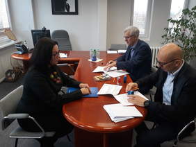 Pokaż zdjęcie: Władze Gminy Goleniów podpisują umowę