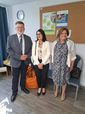 W punkcie CIDON stoją od lewej: Starosta Grudziądzki - Adam Olejnik, Zastępca Prezesa PFRON - Dorota Habich i Dyrektor K-P Oddziału PFRON Aleksandra Gierej