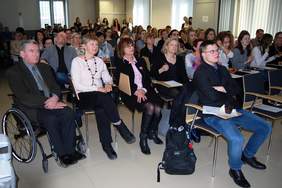 Pokaż zdjęcie: Uczestnicy konferencji „Perspektywy samodzielności osób z Zespołem Downa”