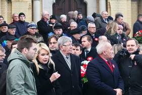 Pokaż zdjęcie: uczestnicy obchodów Święta Niepodległości