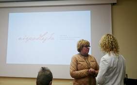 Pokaż zdjęcie: Marta Mordarska - dyrektor Małopolskiego Oddziału PFRON podczas spotkania dotyczącego Programu Wieloletniego „Niepodległa”