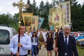 Pokaż zdjęcie: Uczestnicy uroczystości w Gładyszowie