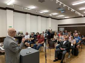 Pokaż zdjęcie: Inauguracja konferencji przez Prezesa Fundacji "Szansa dla niewidomych".