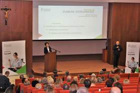 Pokaż zdjęcie: Prezes Zarządu PFRON Marlena Maląg zaprezentowała założenia projektu "Aktywni Plus"