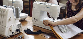 Pokaż zdjęcie: FOT. Radio Kielce Szycie masek w WTZ w Końskich