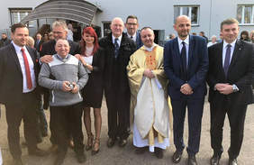 Pokaż zdjęcie: Zaproszeni goście wraz z uczestnikami WTZ