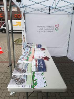 Pokaż zdjęcie: Stanowisko PFRON na Targach Pomocy Społecznej w Jarocinie